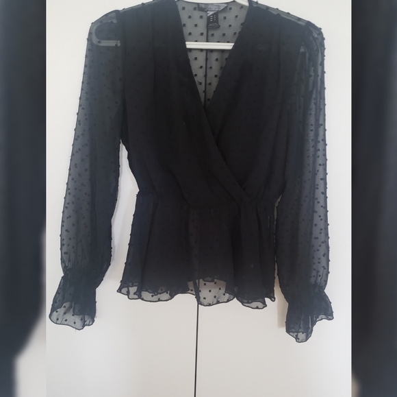 Black top - Picture 1 of 1